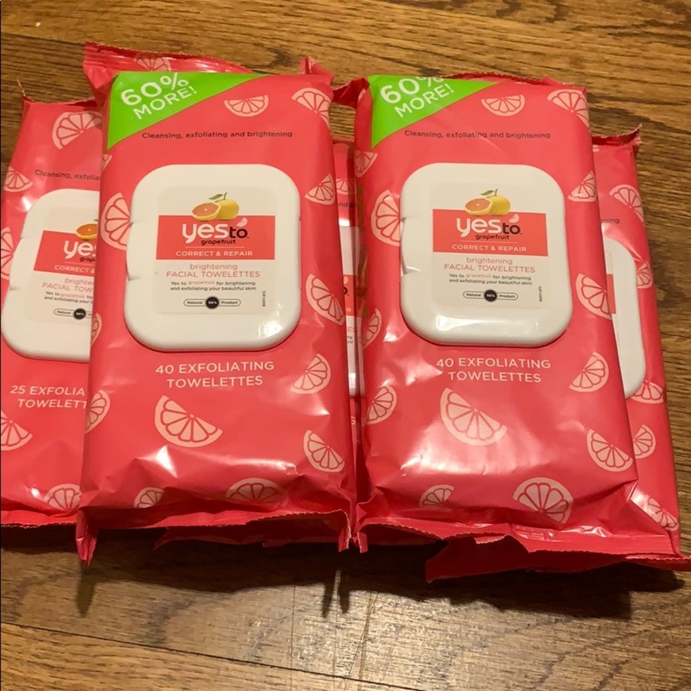 NWOT Yes To Grapefruit Exfoliating Towelettes